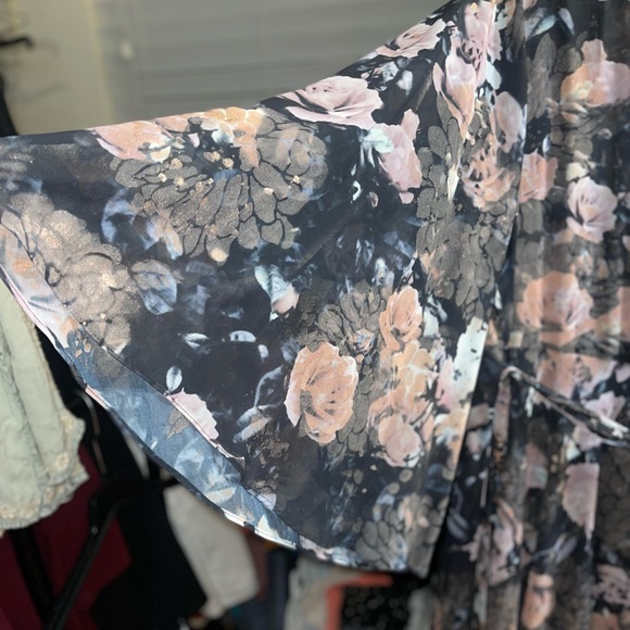 City Chic floral belted maxi dress. Size 18, but runs larger - Picture 3 of 4